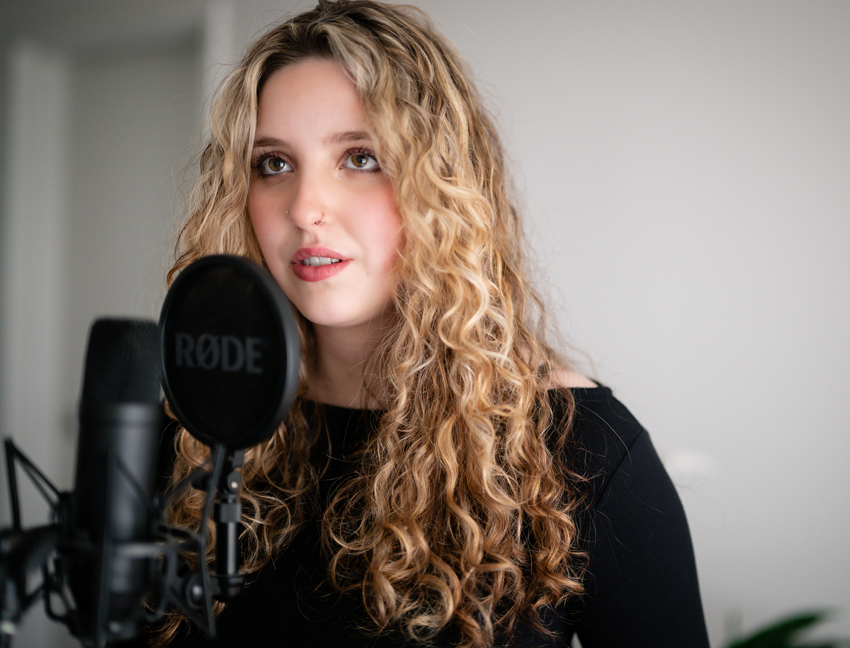 Student singing with a microphone during a singing lesson in Melbourne