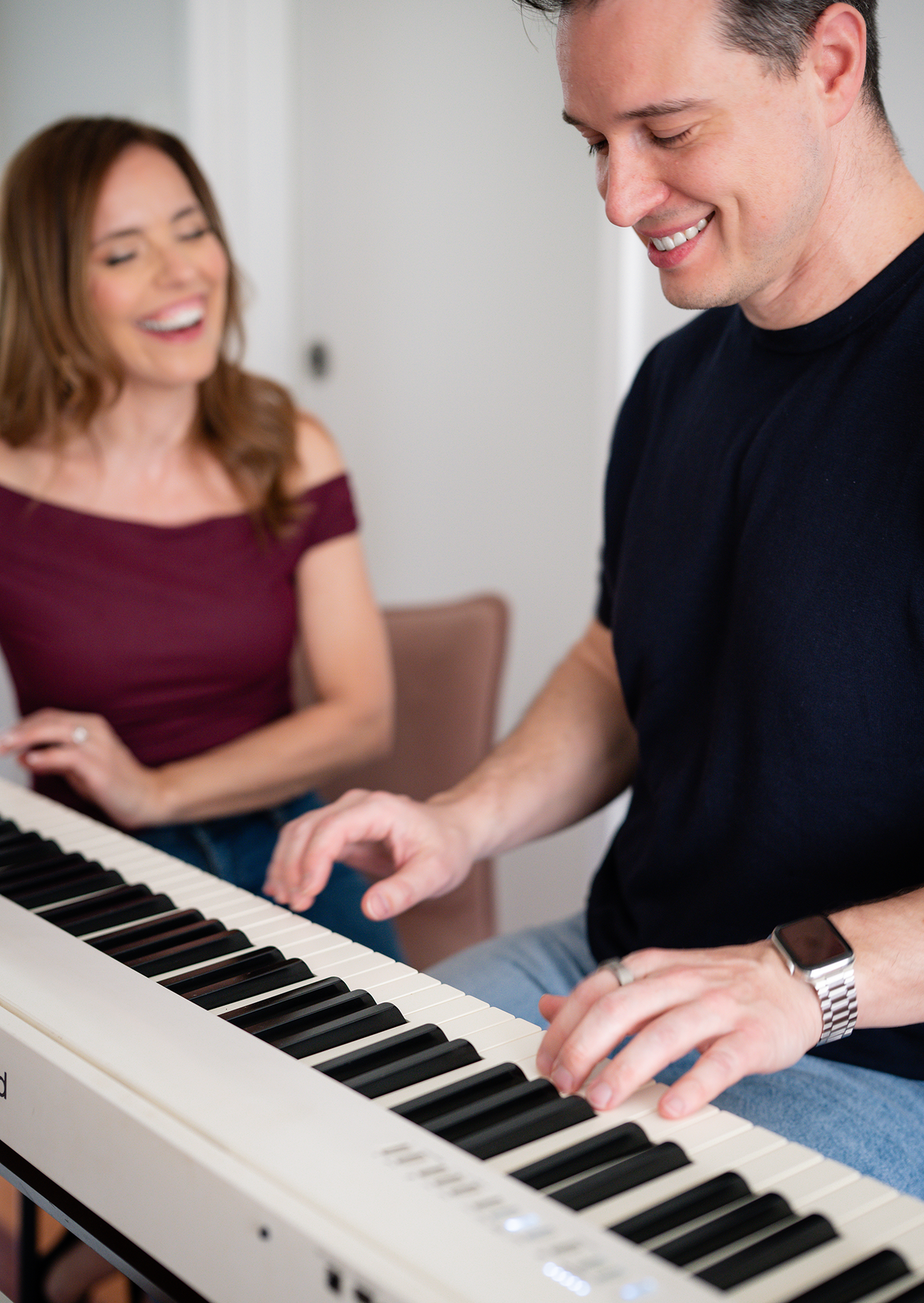 Piano lesson for singers in Melbourne, hands on the keys